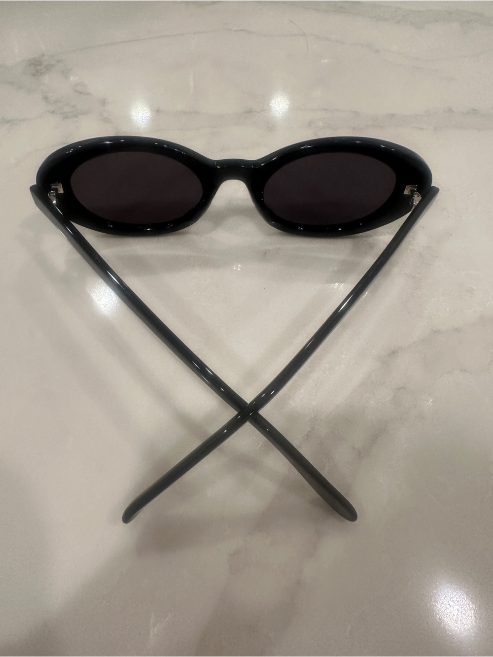 Madewell Black Oval Sunglasses for Women - Picture 5 of 6